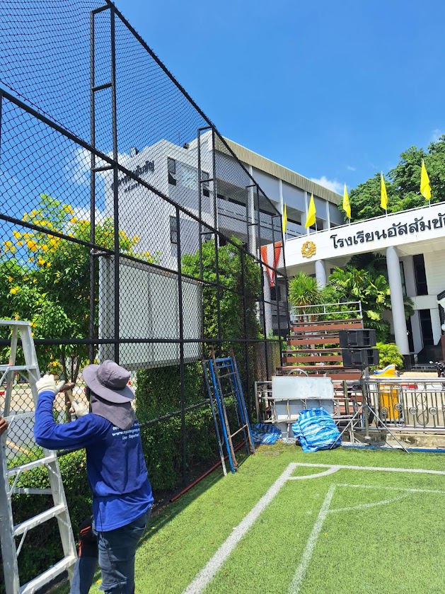 ตาข่ายกั้นสนามบอลพร้อมติดตั้ง