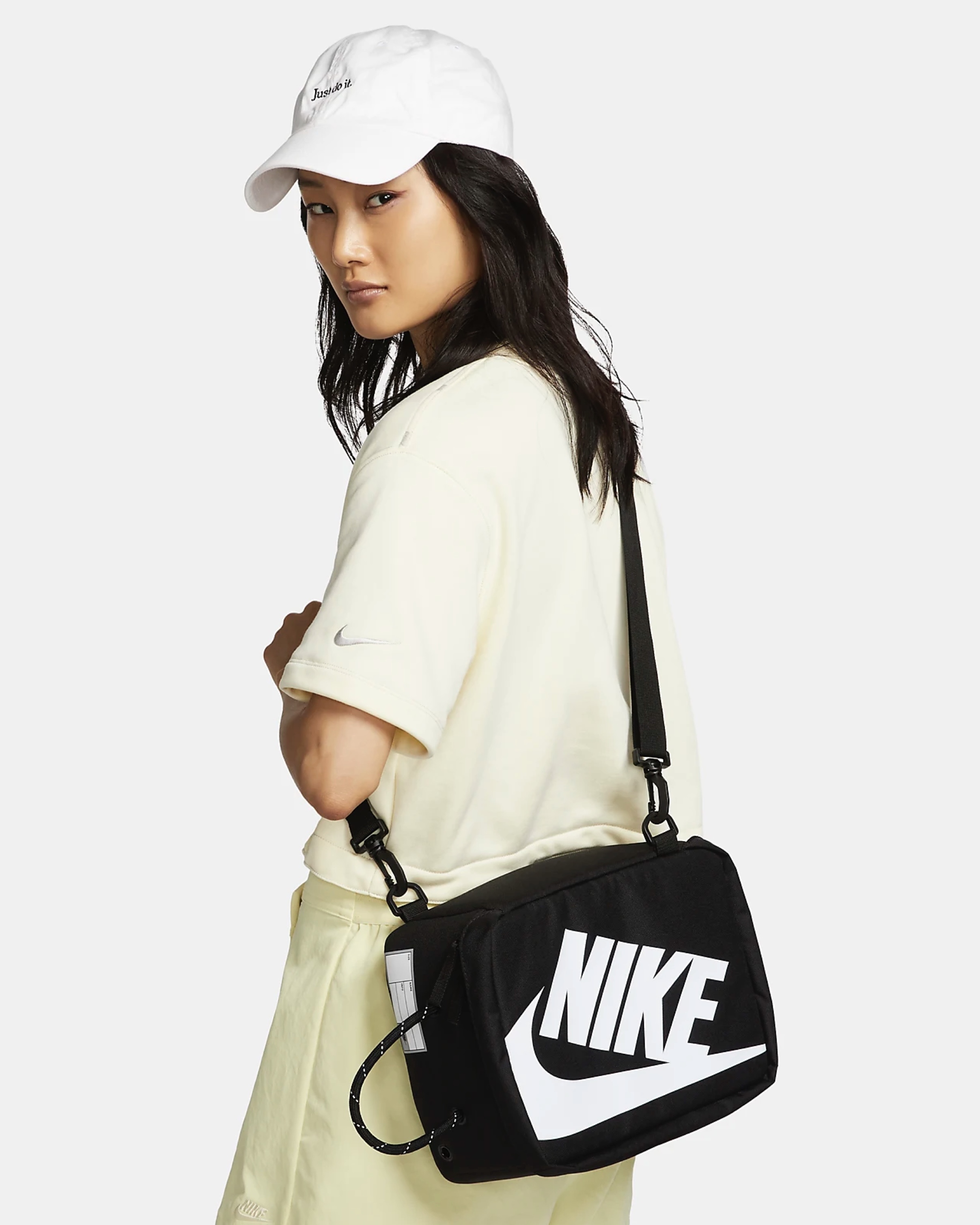 กระเป๋า Nike ShoeBox Bag 8L ‘ORANGE’