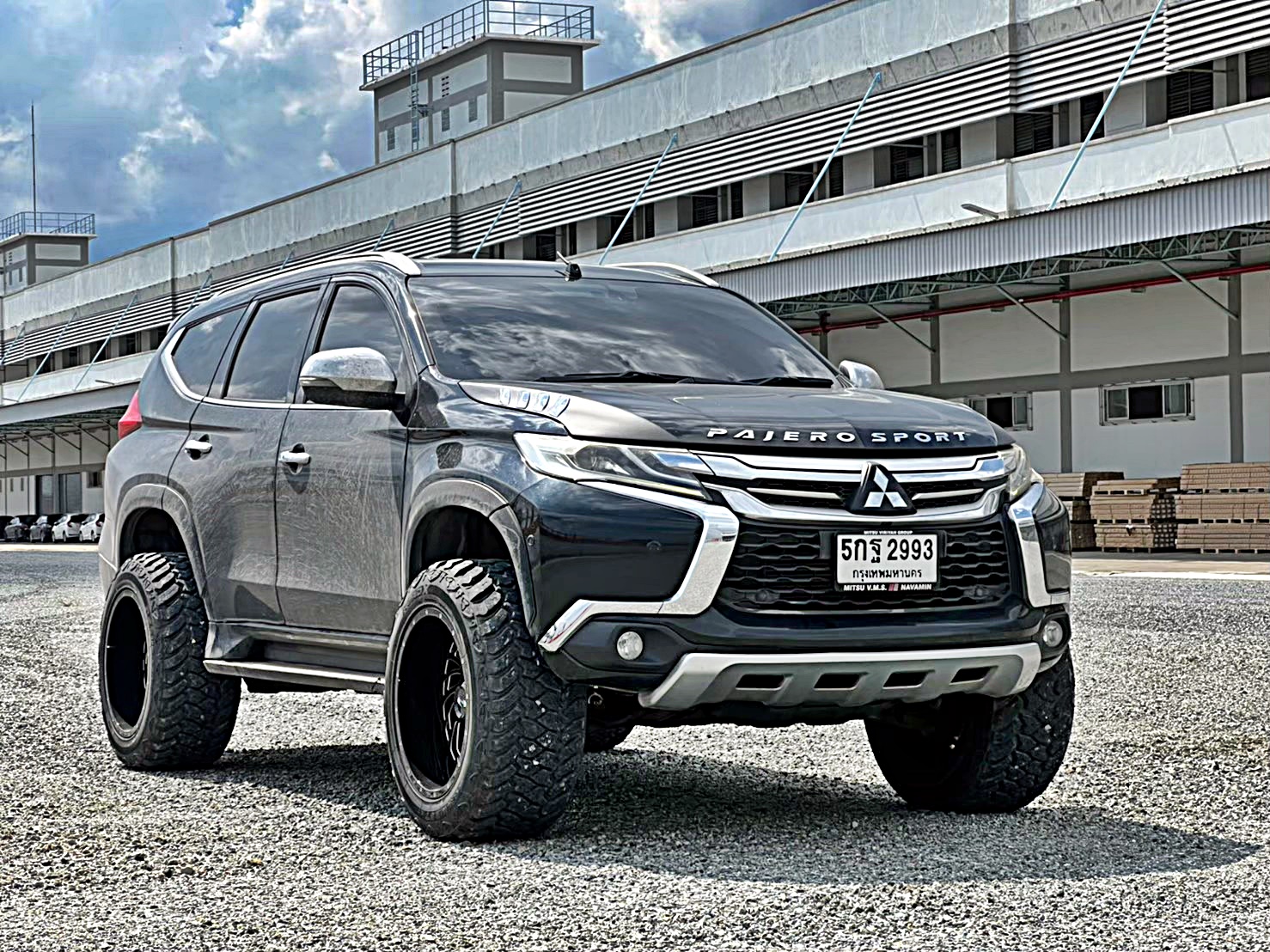 PAJERO_ทรงเมกา ที่ STEP9