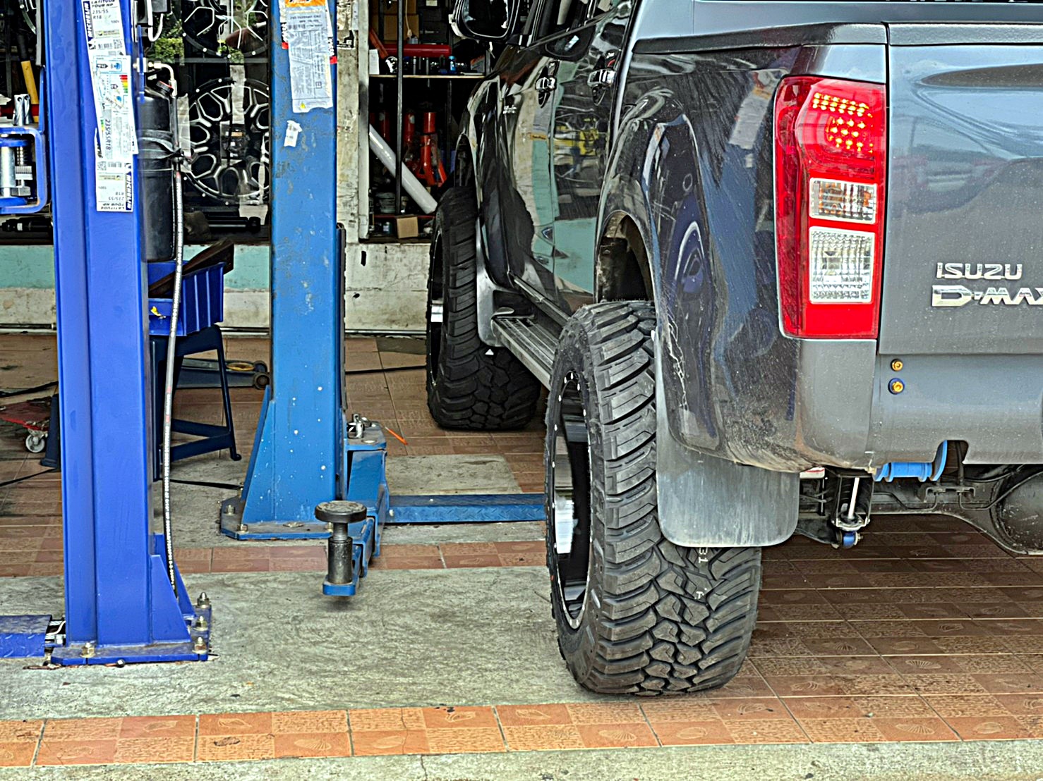 D_MAX_จองคิวมาจากจันทบุรี ทำทรงเมกาที่ STEP9