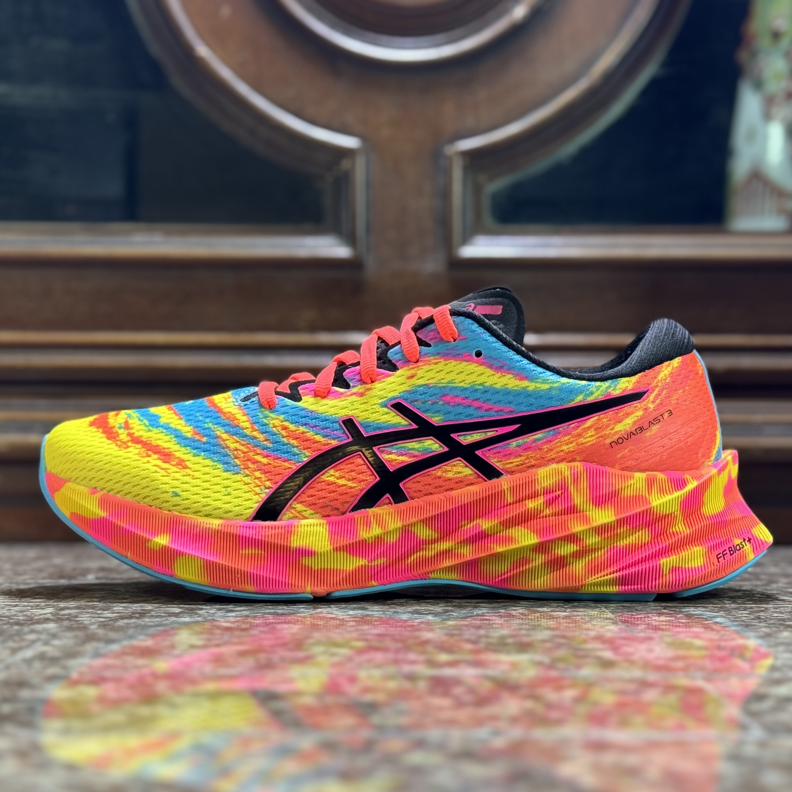 รองเท้าวิ่ง ASICS NovaBlast 3 ‘Multi’ (W8US)