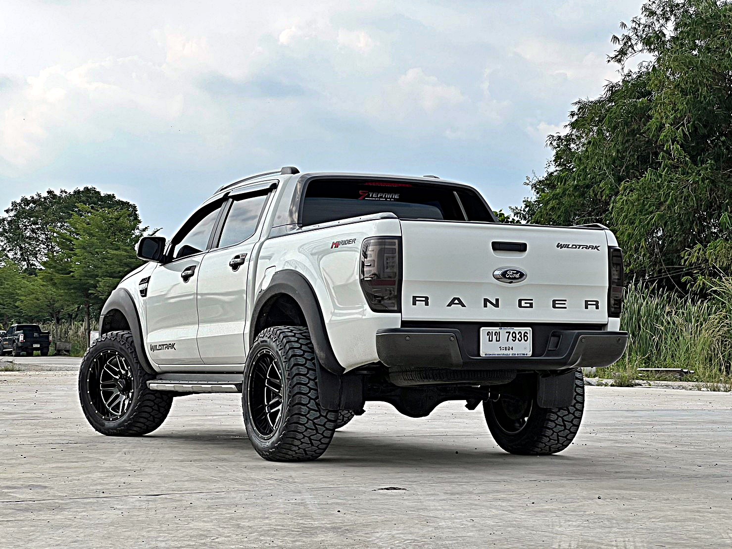 FORD_RANGER_จองคิวมาจากระยอง แต่งทรงเมกาที่ STEP9