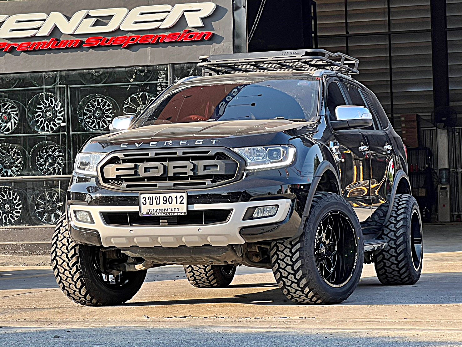 FORD EVEREST แต่งทรงเมกาที่ STEP9