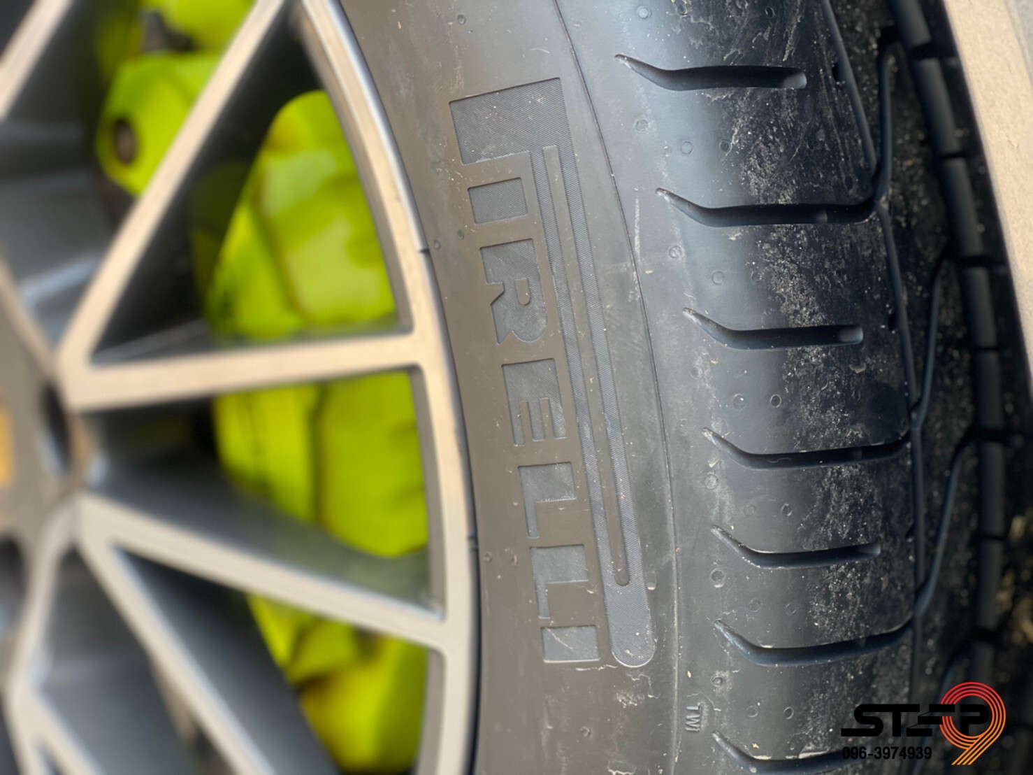 PIRELLI PZERO 285/40-21 ราคาถูกสุดที่ STEP9
