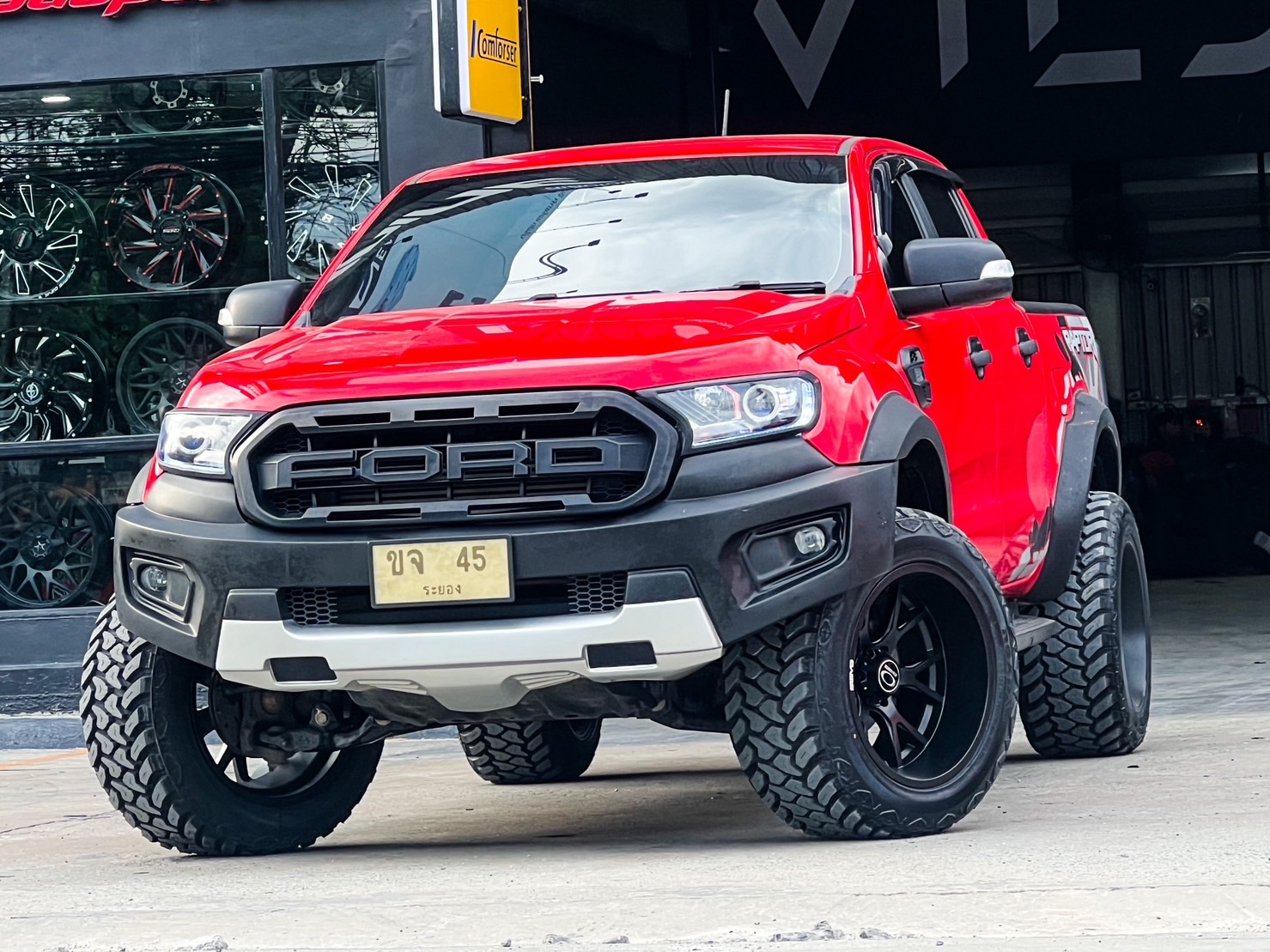 FORD RANGER จองคิวมาจาก ระยอง แต่งรถที่ STEP9