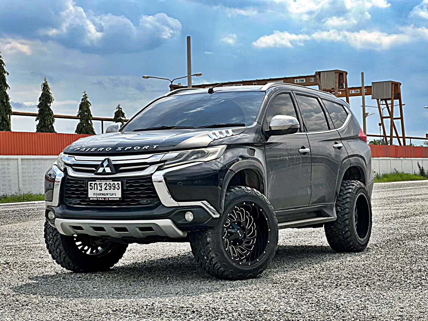 PAJERO_ทรงเมกา ที่ STEP9