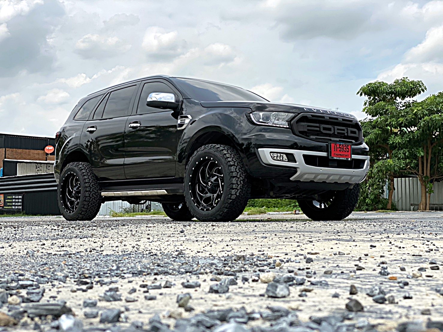 FORD EVEREST ป้ายแดงจัดล้อ20 แบบไม่ยก