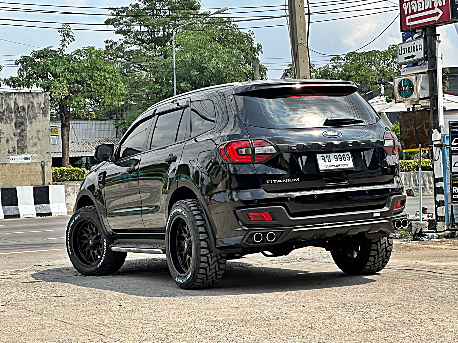 FORD EVEREST ขอบ20 แบบไม่ยก