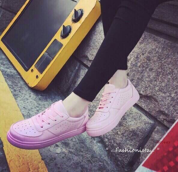 รองเท้าผ้าใบ เรียบหรู สีชมพู