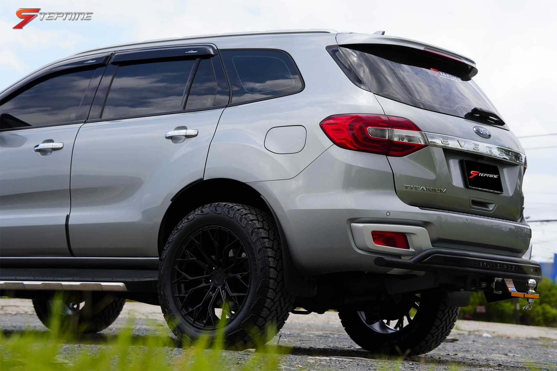 FORD EVEREST ทรงวัยรุ่นดูไบ จัดเต็ม ล้อ ยาง โช๊ค ท่อ