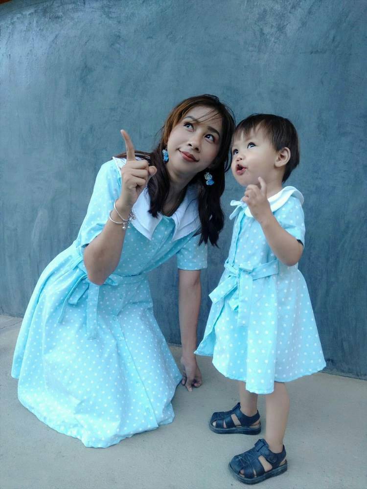 เดรสคู่แม่ลูก สีฟ้าอ่อนลายจุดสุดน่ารัก