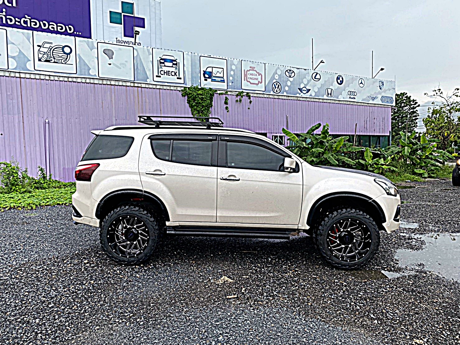 MU-X ทรงเมกา หล่อที่ STEP9