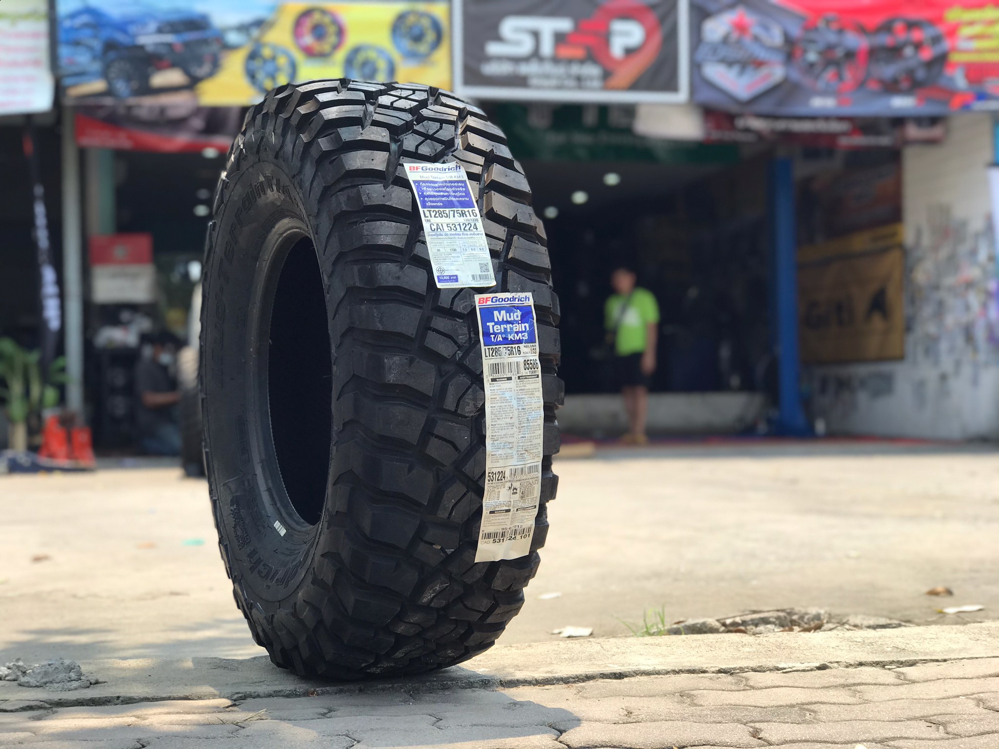 BF GOODRICH KM3 285/75-16