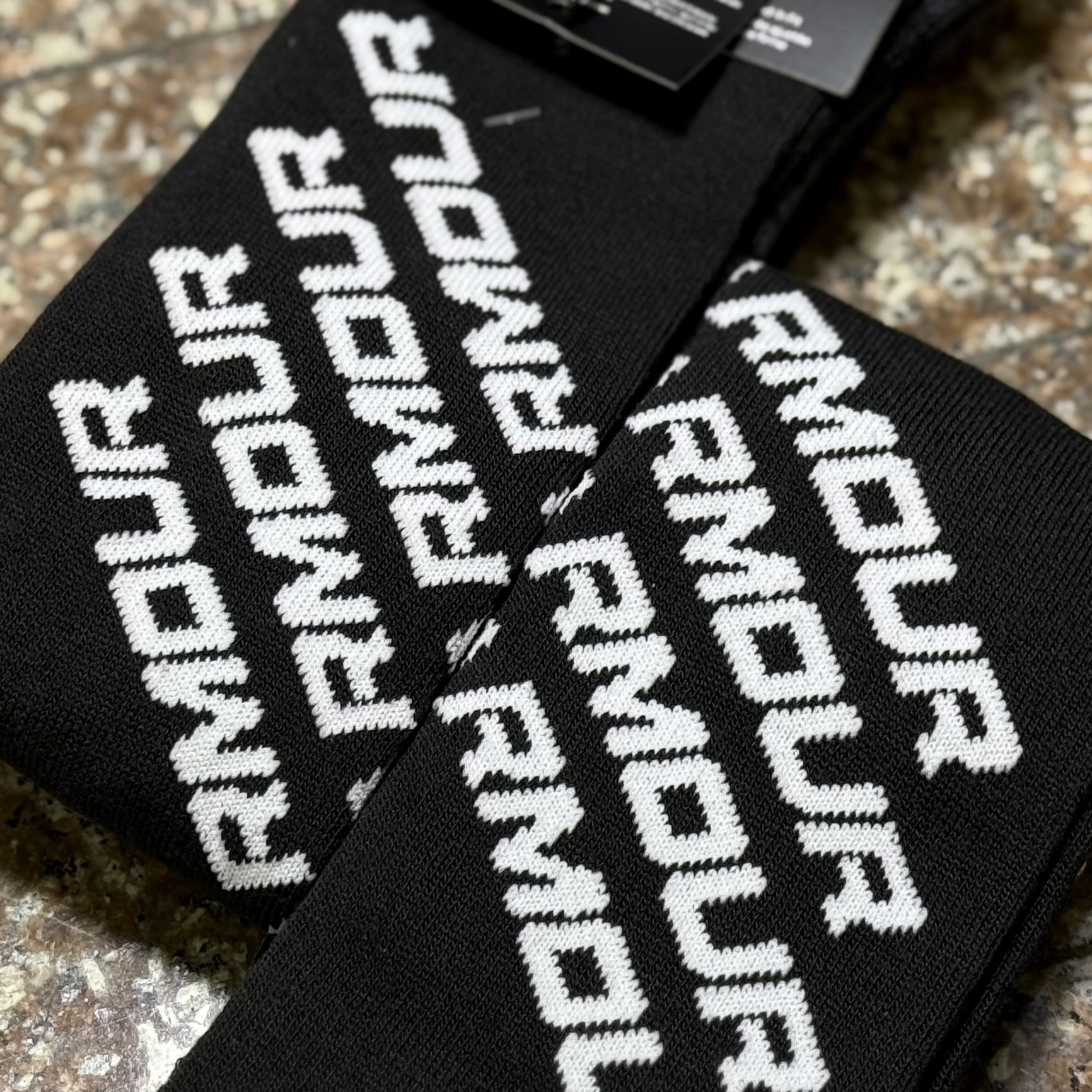 ถุงเท้า Under Armour Cushioned Over-The-Calf Socks (MD,LG)