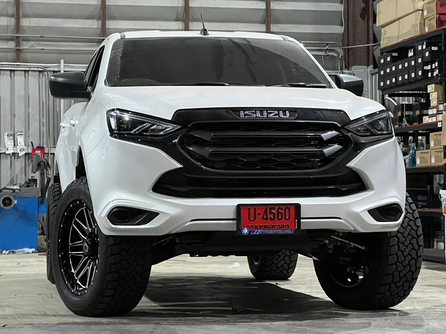 ISUZU MU-X แต่งทรงเมกาที่ STEP9