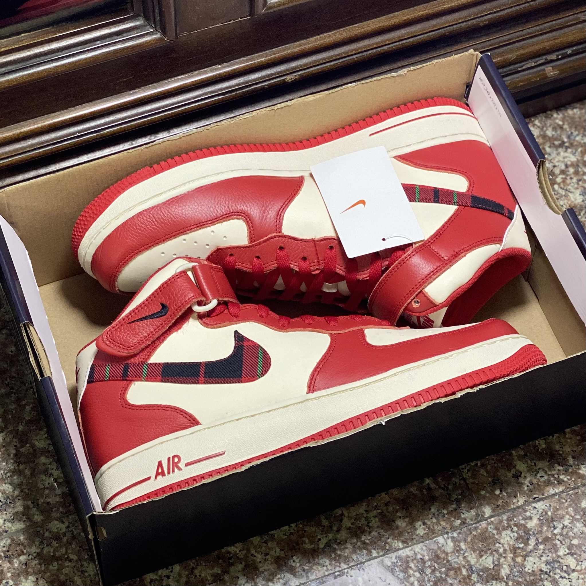 รองเท้า Nike Air Force 1 Mid ‘07 LX ‘Red Plaid’ (M10.5US)