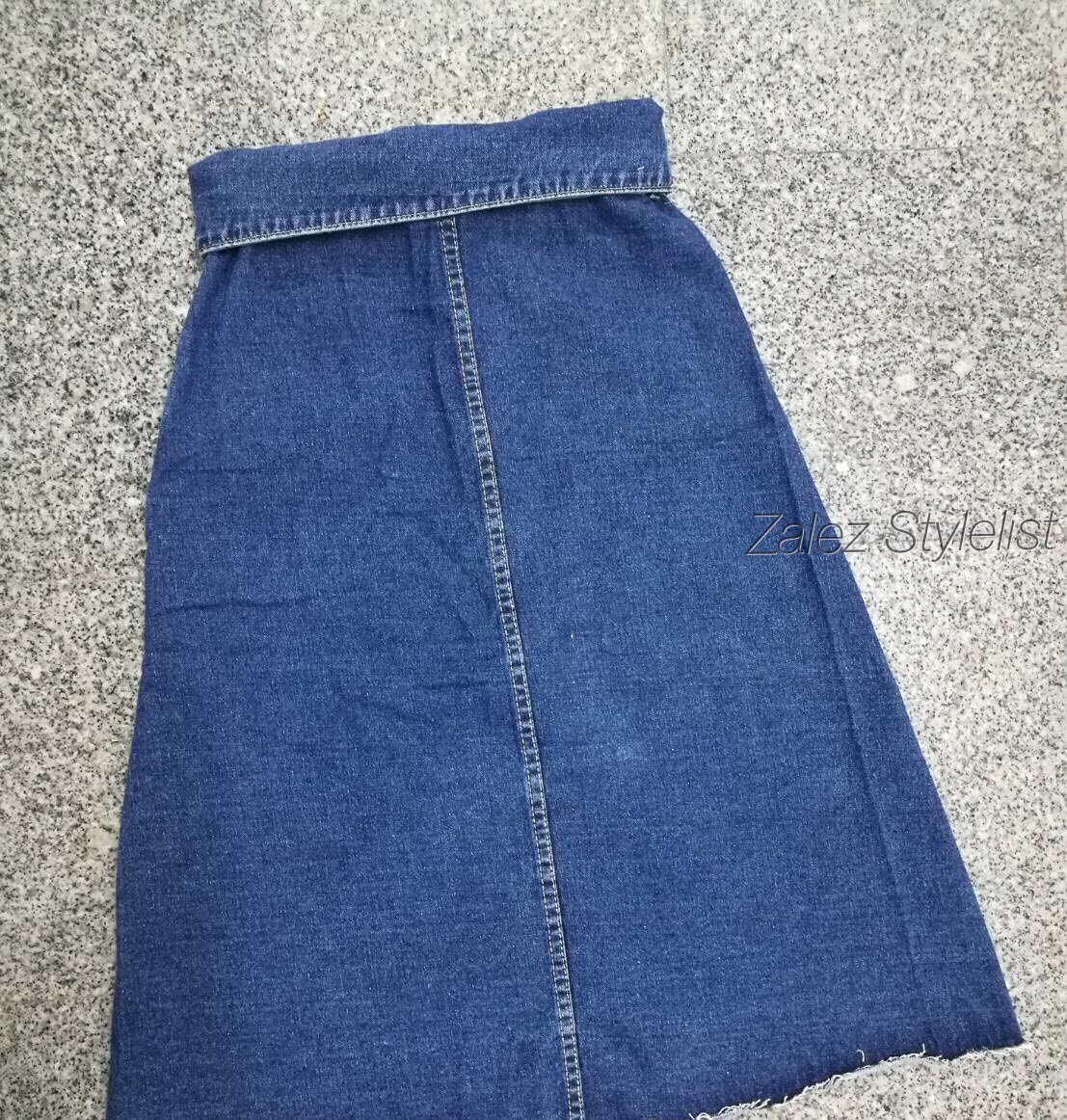 กระโปรงสียีนส์ แต่งกระเป๋าสองข้าง