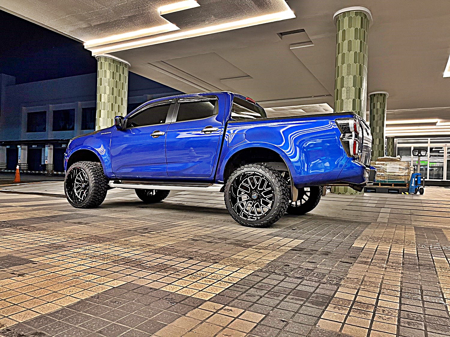 D-MAX ทรงเมกา ล้อ FORCE