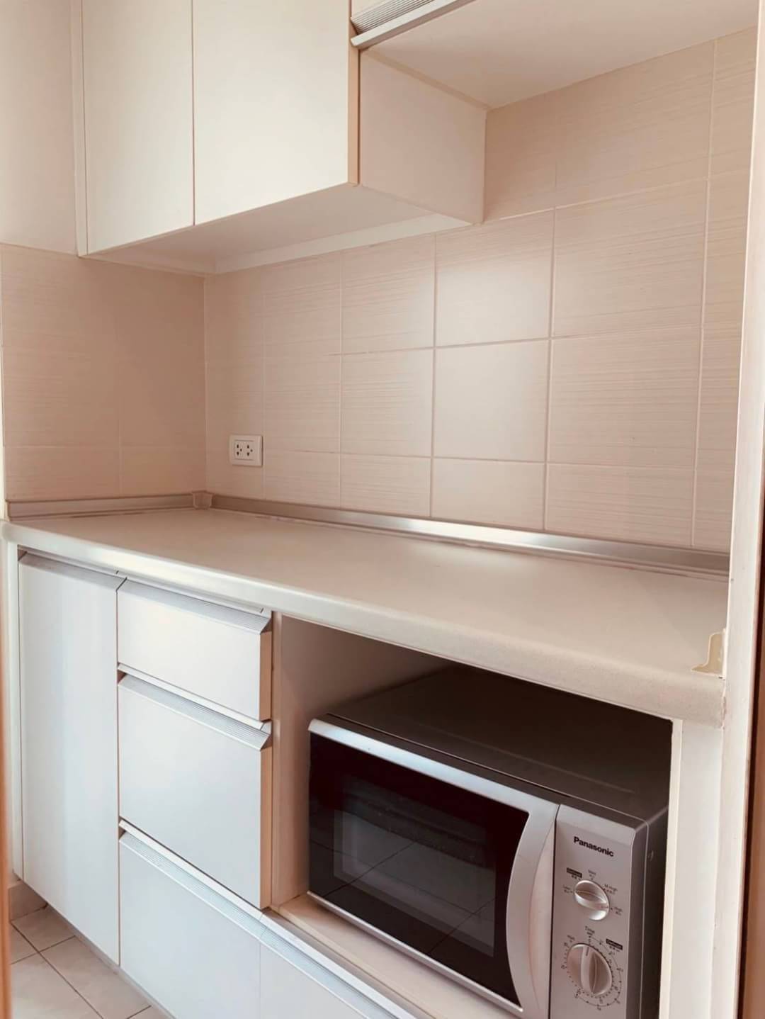 คอนโดใกล้ MRT พระราม 9 พร้อม Build-in furniture แบบทั้งห้อง