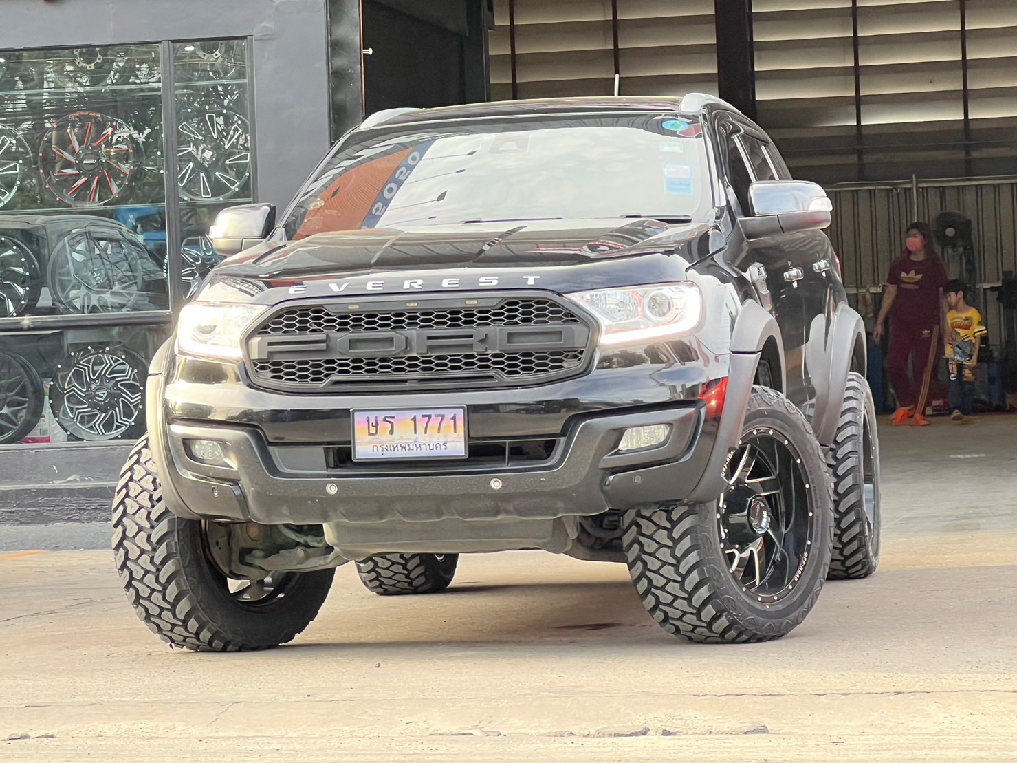 FORD EVEREST จองคิวมาจาก นนทบุรี ✔️คันนี้ยกแบบโช๊คเดิม จบด้วยงบ 93,000