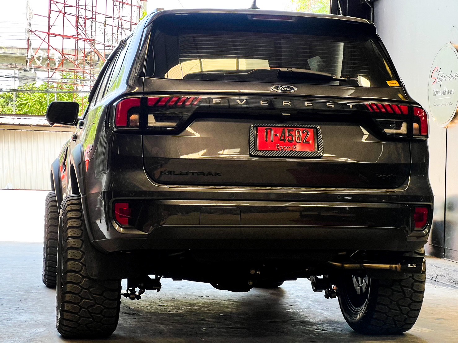 FORD EVEREST NEXTGEN FCจากระยอง แต่งทรงเมกาที่ STEP9