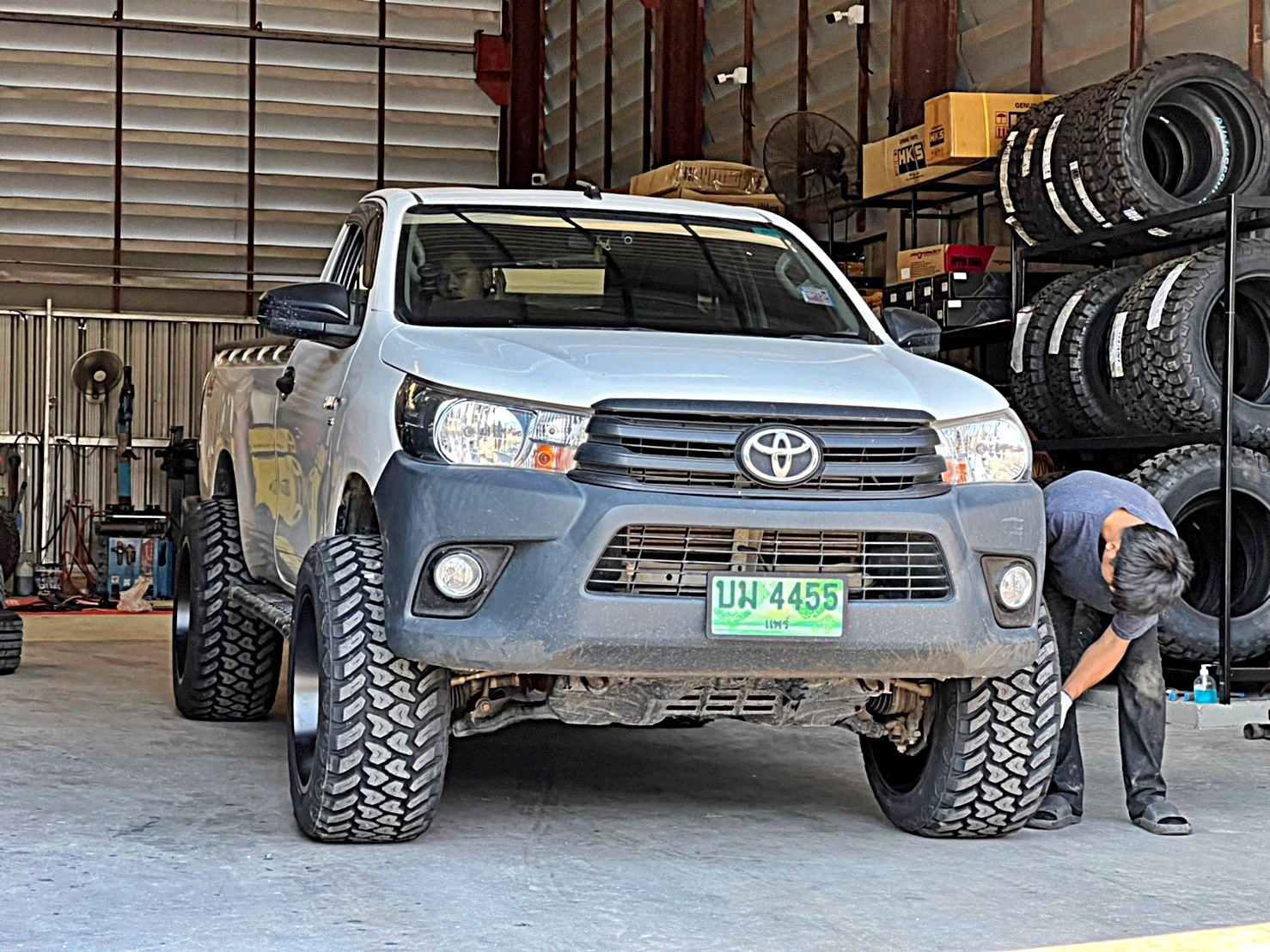 เฮียสั่งลุย โปรโมชั่น ปีใหม่ ล้อยาง ทรงเมกา