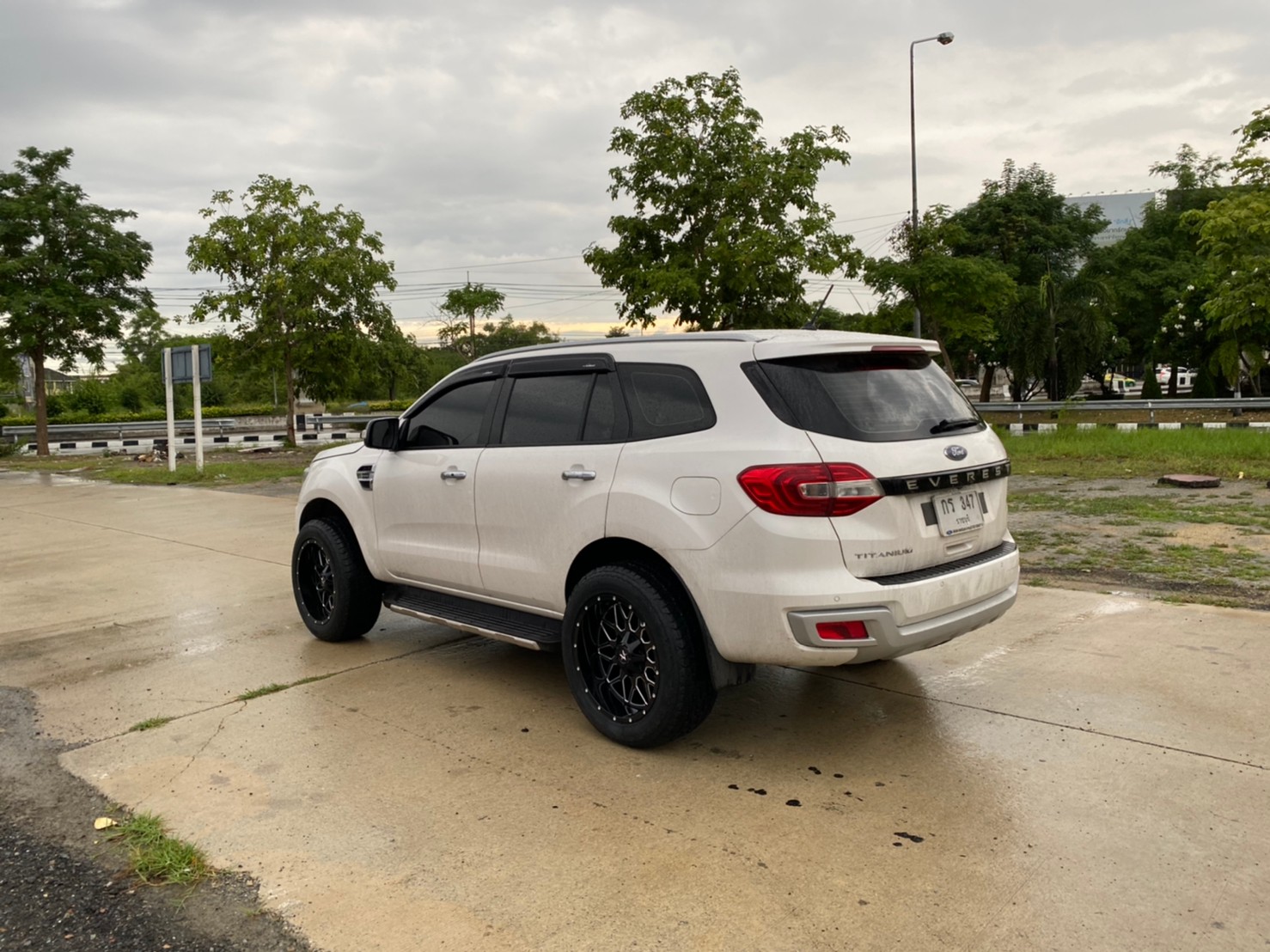 FORD EVEREST แบบไม่ยก