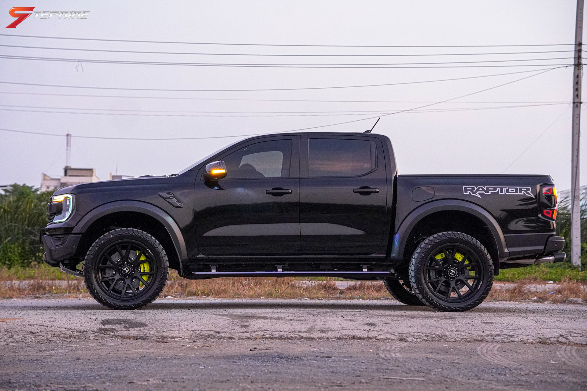 FORD RAPTOR NEXT-GEN ทรงเมกา ของแต่งแท้ทั้งคัน