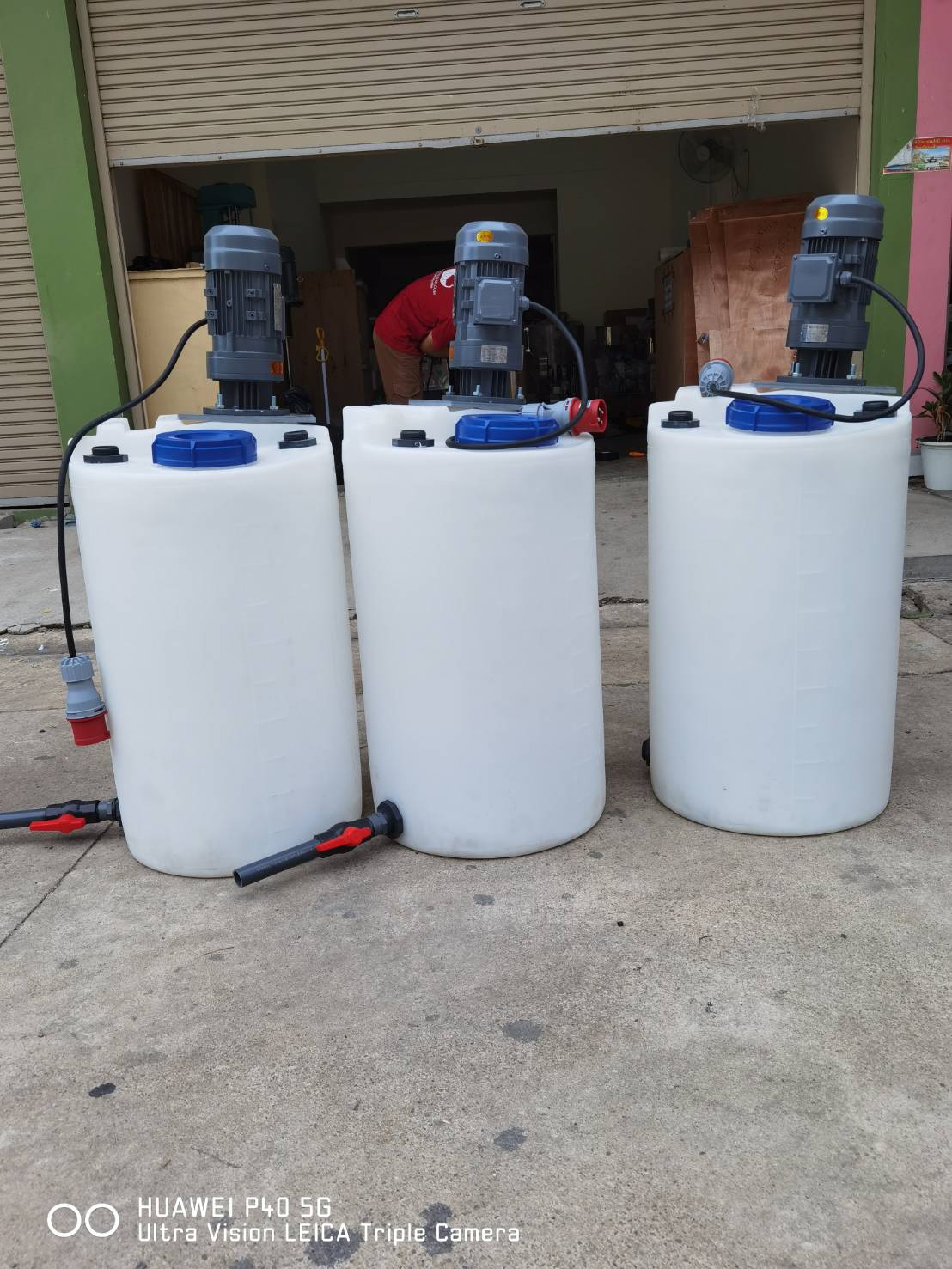 ถังผสม(PE)น้ำยา + พร้อมมอเตอร์หัวปั่น ขนาด 300 ลิตร