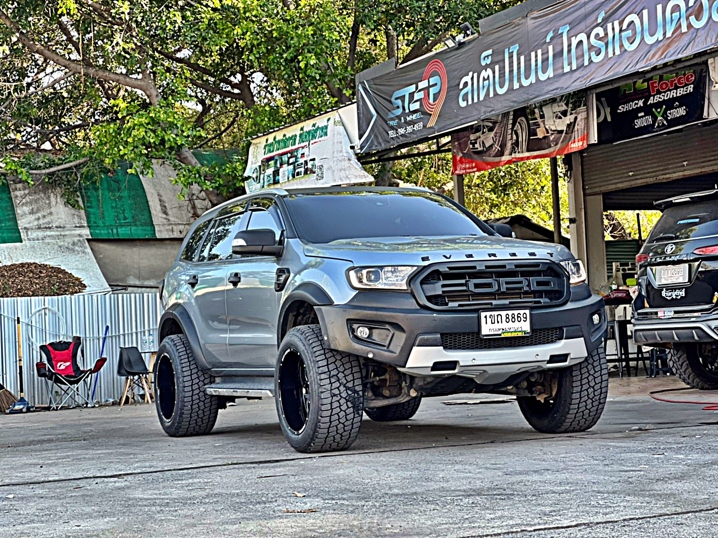 FORD EVEREST ทรงเมกา ล้อ FORCE ที่ STEP9