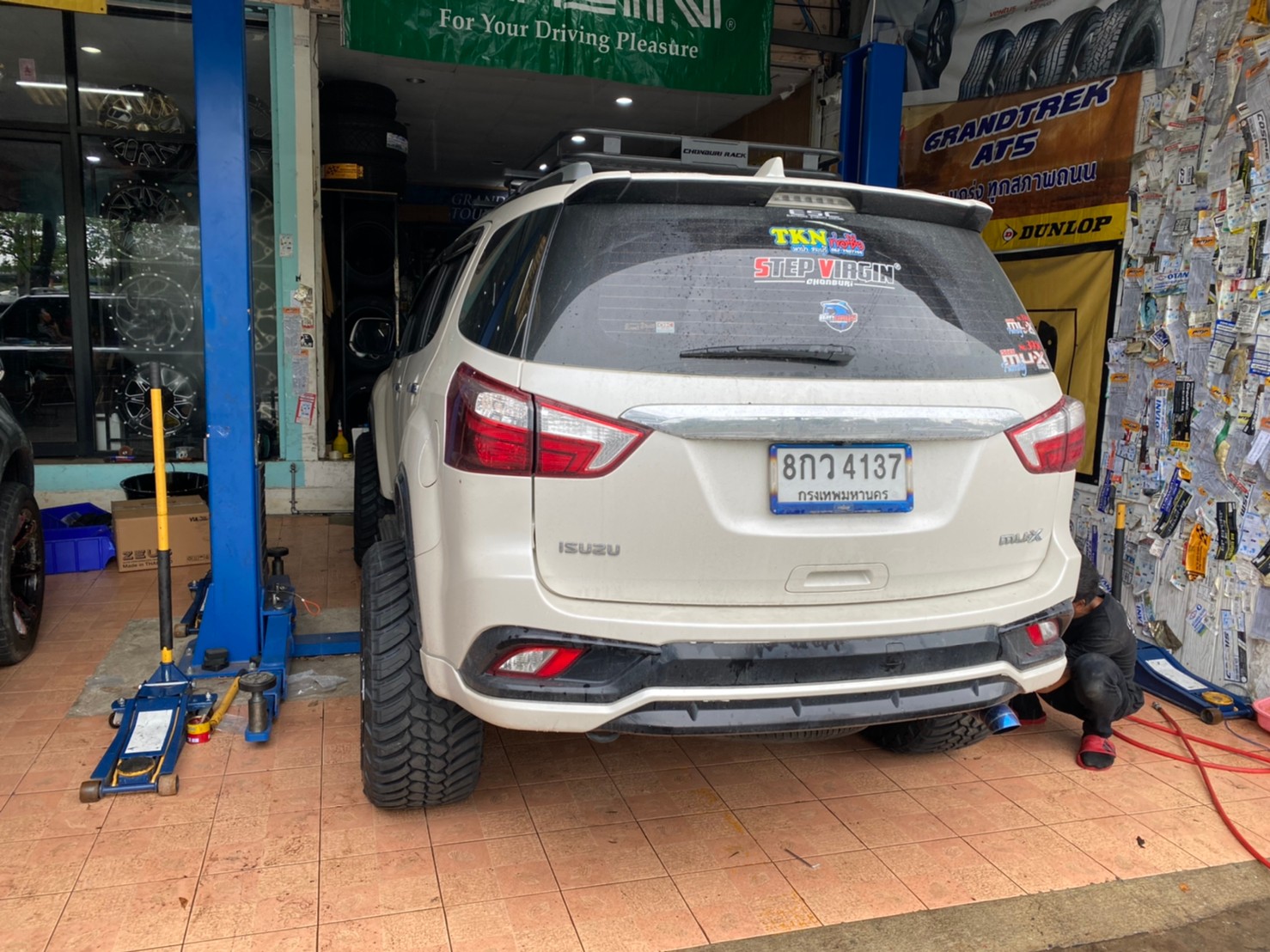 MU-X ทรงเมกา หล่อที่ STEP9