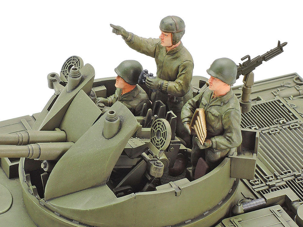 1/35 U.S. SELF-PROPELLED A.A. GUN M42 DUSTER (w/3 FIGURES)
