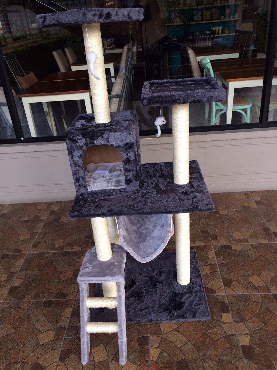 คอนโดแมว โทนม่วง พร้อมที่ลับเล็บ ที่นอน