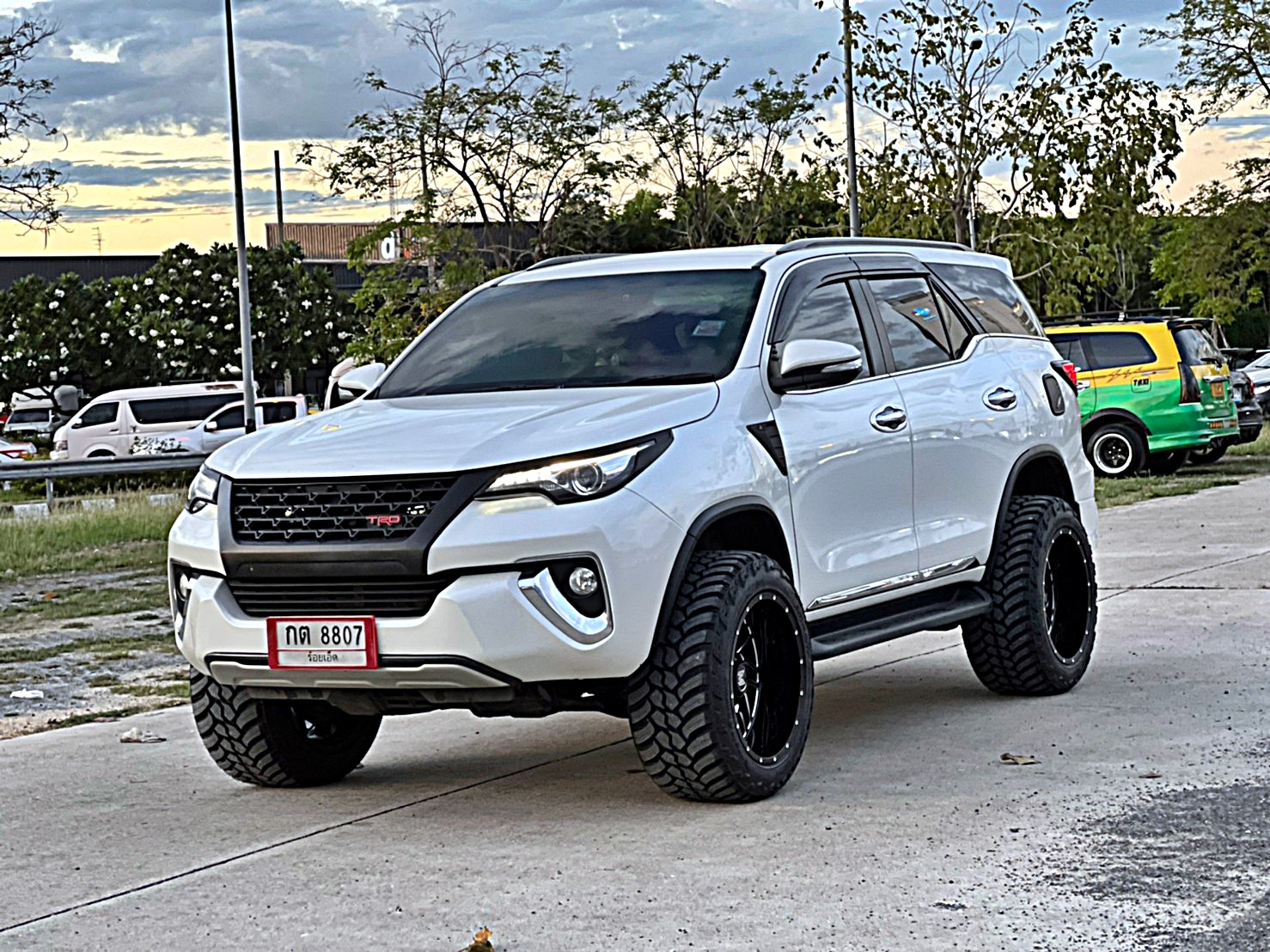 FORTUNER ทรงเมกา ล้อขอบ20 ที่ STEP9