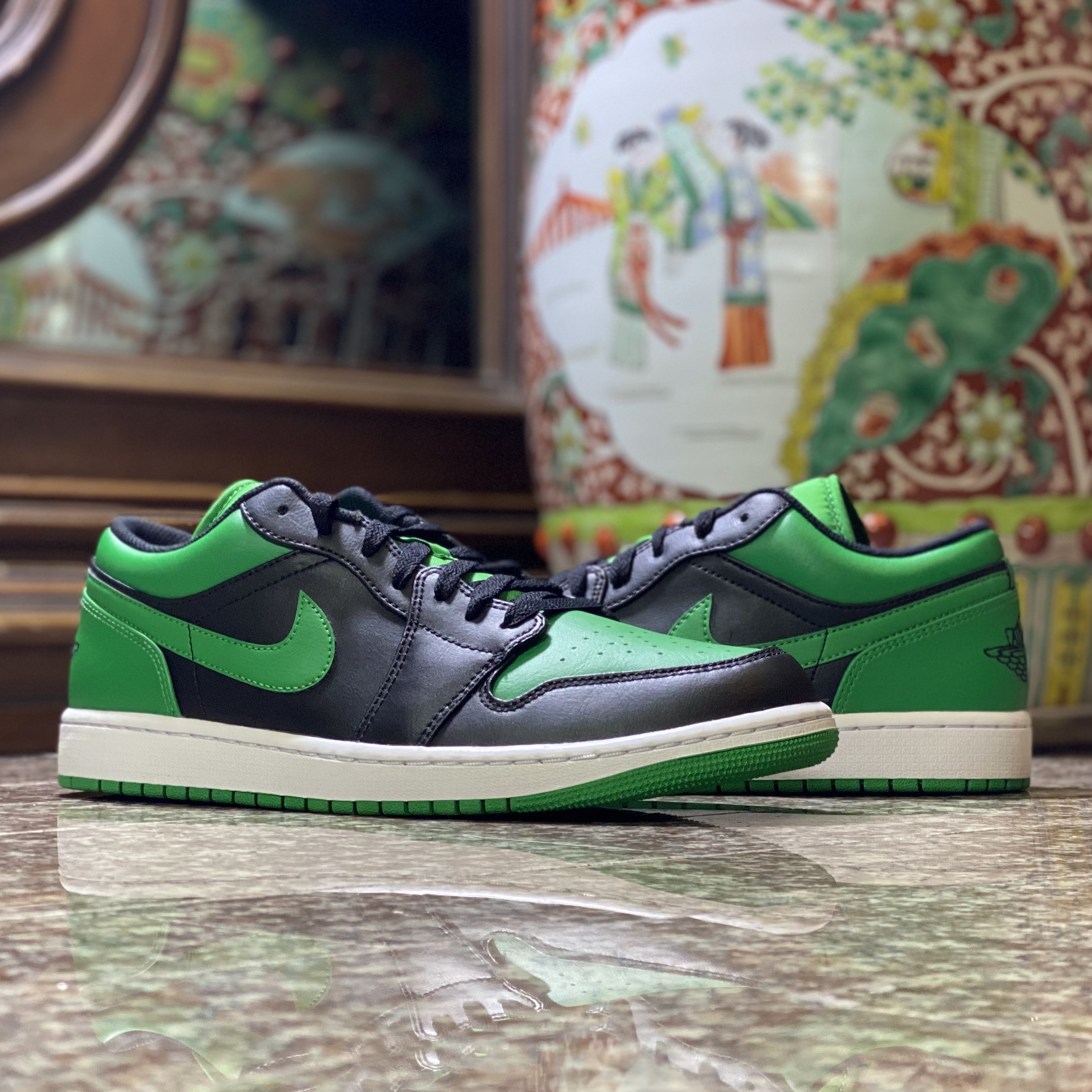 รองเท้า Nike Air Jordan 1 Low ‘Lucky Green’ (M10US)