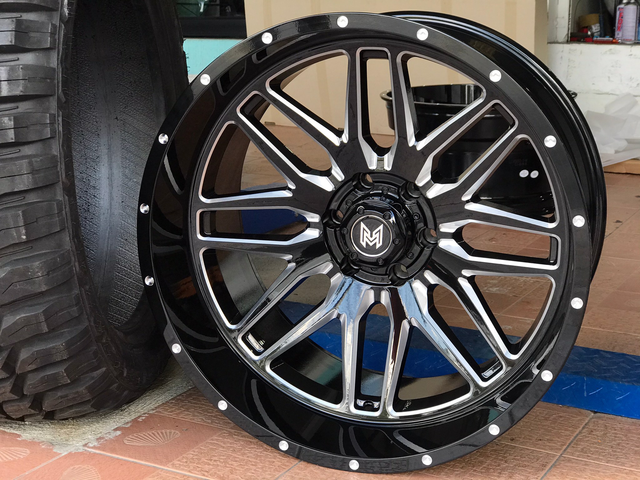 MAGNETIC 22x12 ET-44 CROSSWIND MT 33/12.5R22