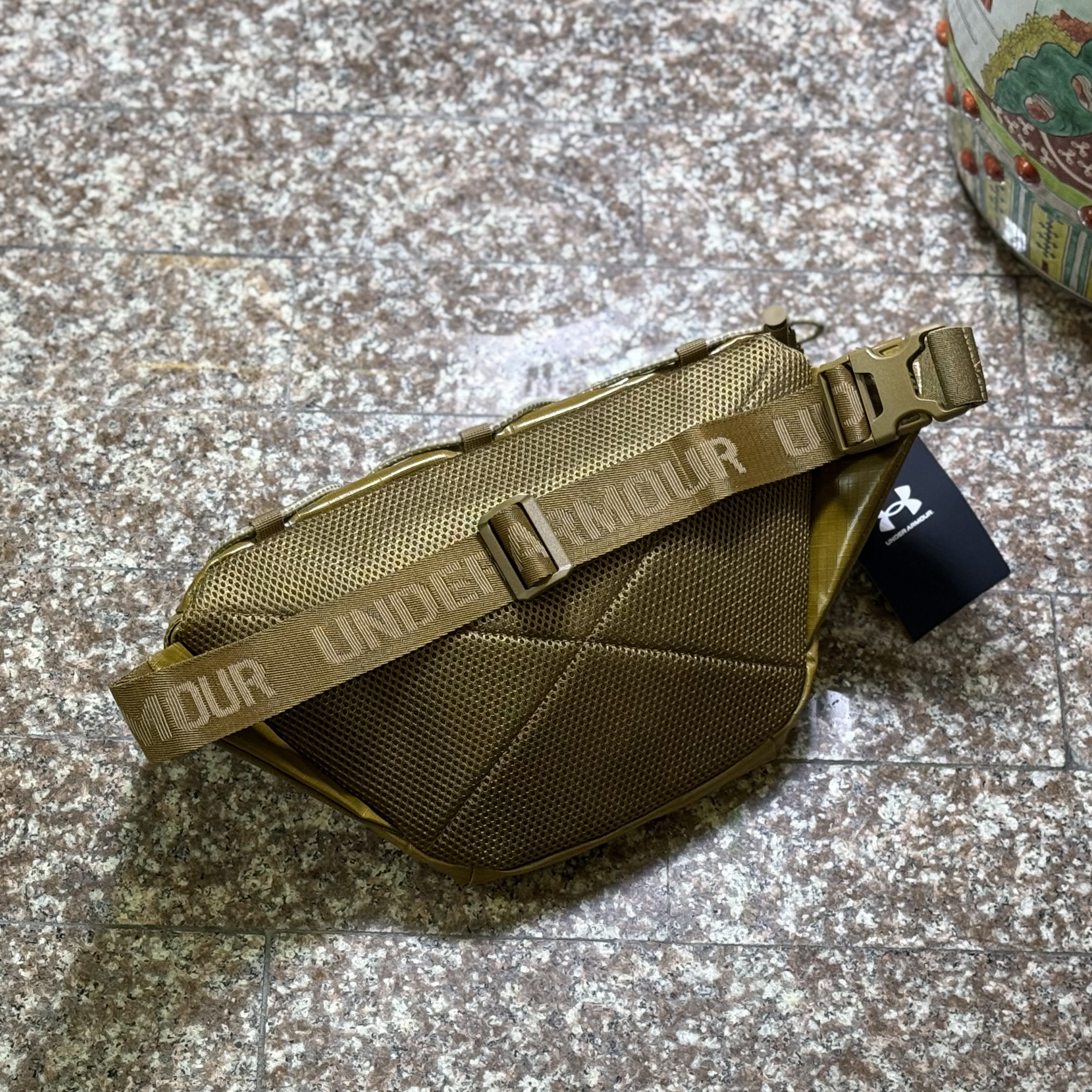กระเป๋า Under Armour Summit Waist Bag ‘Coyote/Camel’