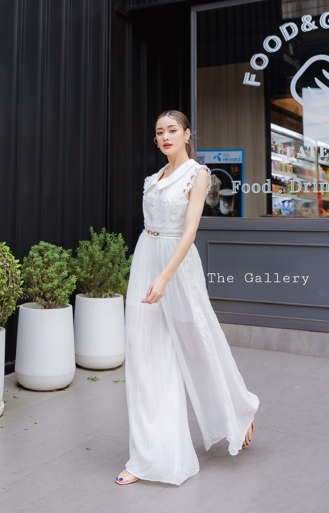 จั้มสูทขายาวอัดพลีตตัดต่อลูกไม้หรูหรามากก มาพร้อมเข็ดขัดในตัว สวยครบจบในชุดเดียว ราคาสุดคุ้มมากเวอรรรร์ จะทำงาน/ใส่ไปออกงาน