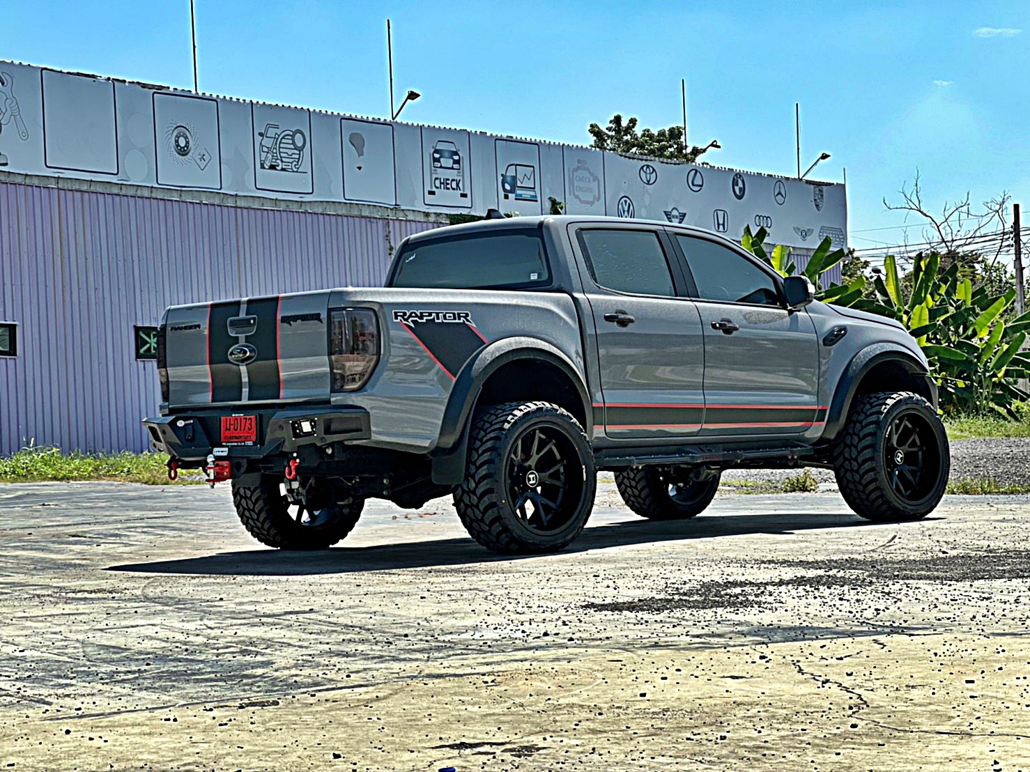 FORD RAPTOR ทรงเมกา่ ล้อ HOSTILE H113