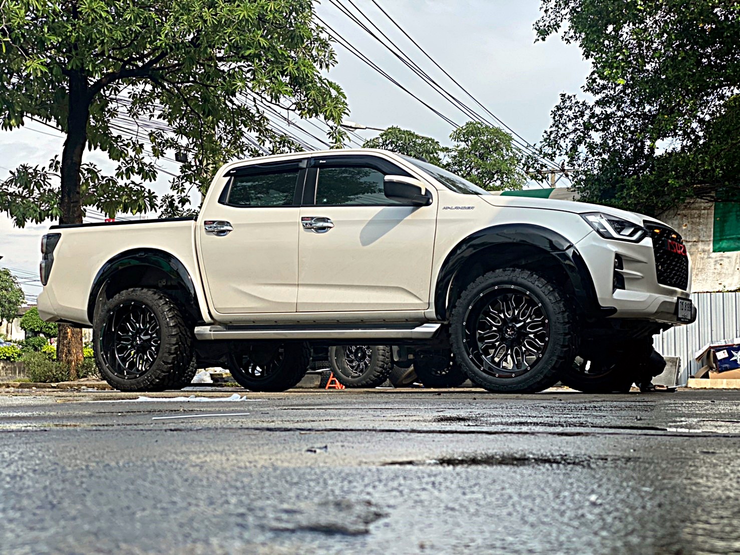 D-MAX ทรงเมกา มาไกลจากปราจีนบุรี