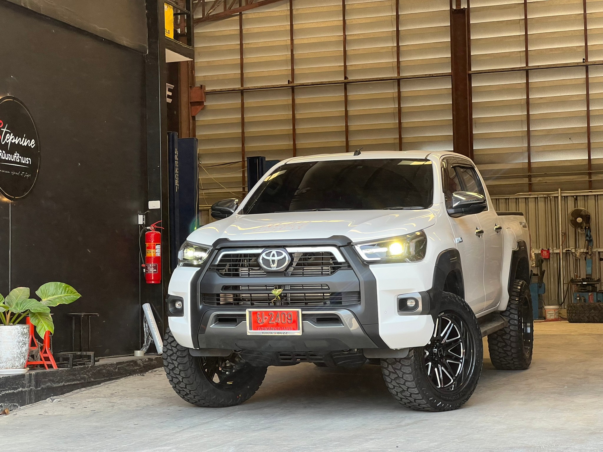 TOYOTA REVO ทรงเมกา จัดล้อแท้