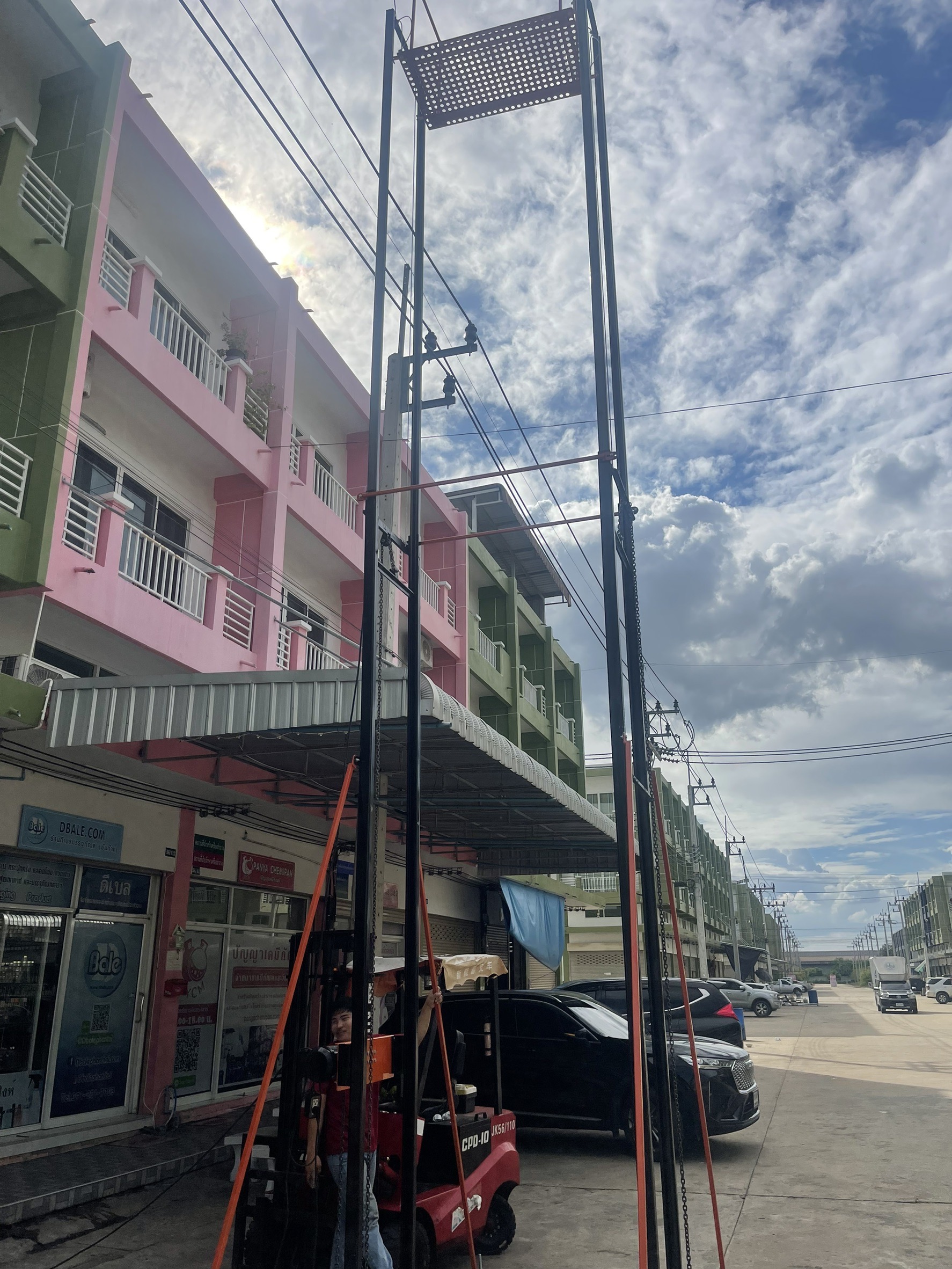 นั่งร้านไฟฟ้าแบบเคลื่อนย้าย - ยกง่าย สะดวกทุกงาน Electric Mobile Scaffold