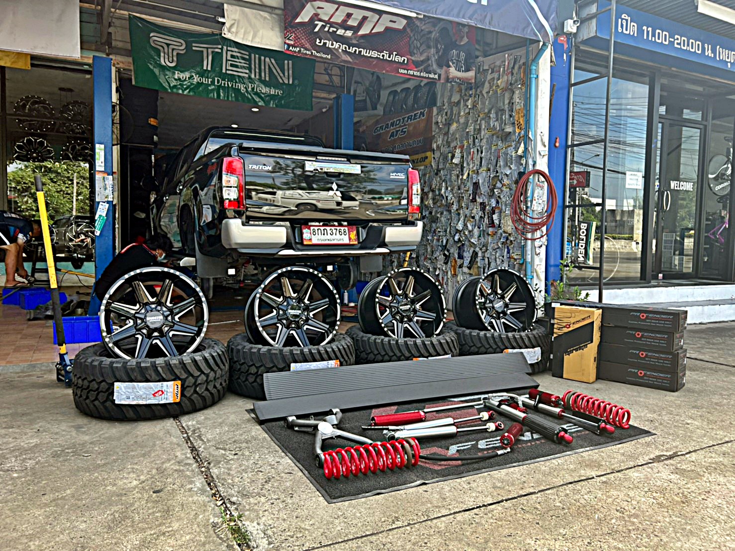 TRITON ทรงเมกา ที่ STEP9