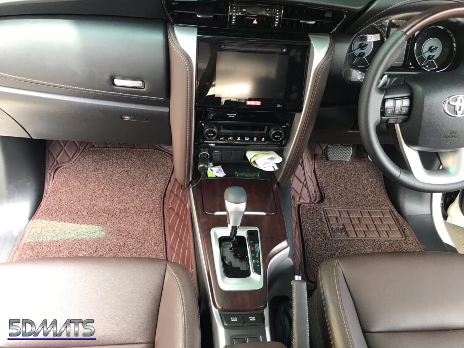 พรมปูพื้นรถยนต์5D All new fortuner ลาย RICH สีกาแฟ เต็มคัน (เสริมใยดักฝุ่น)