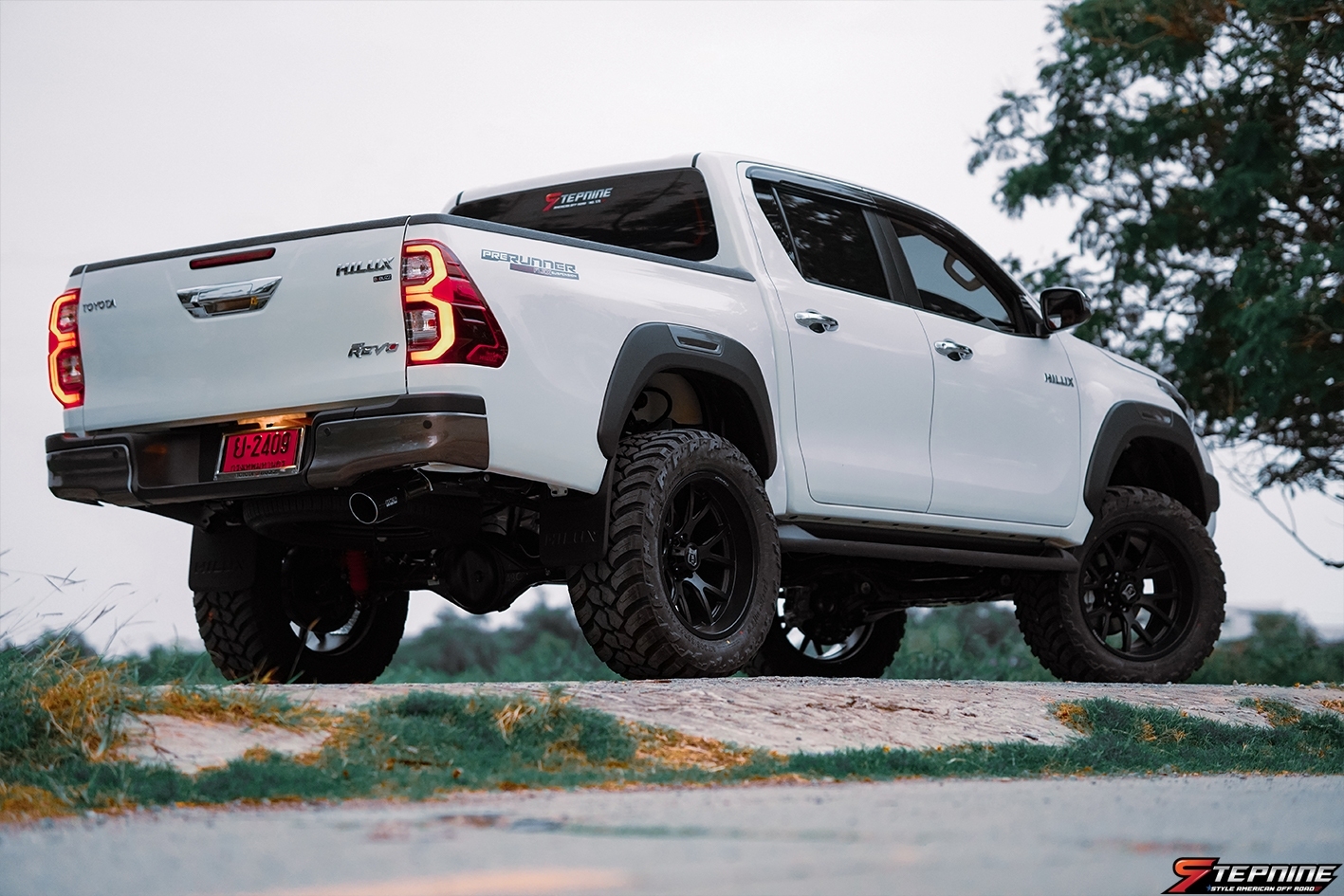 TOYOTA REVO งบ 170,000 แต่งทรงเมกาที่ STEP9