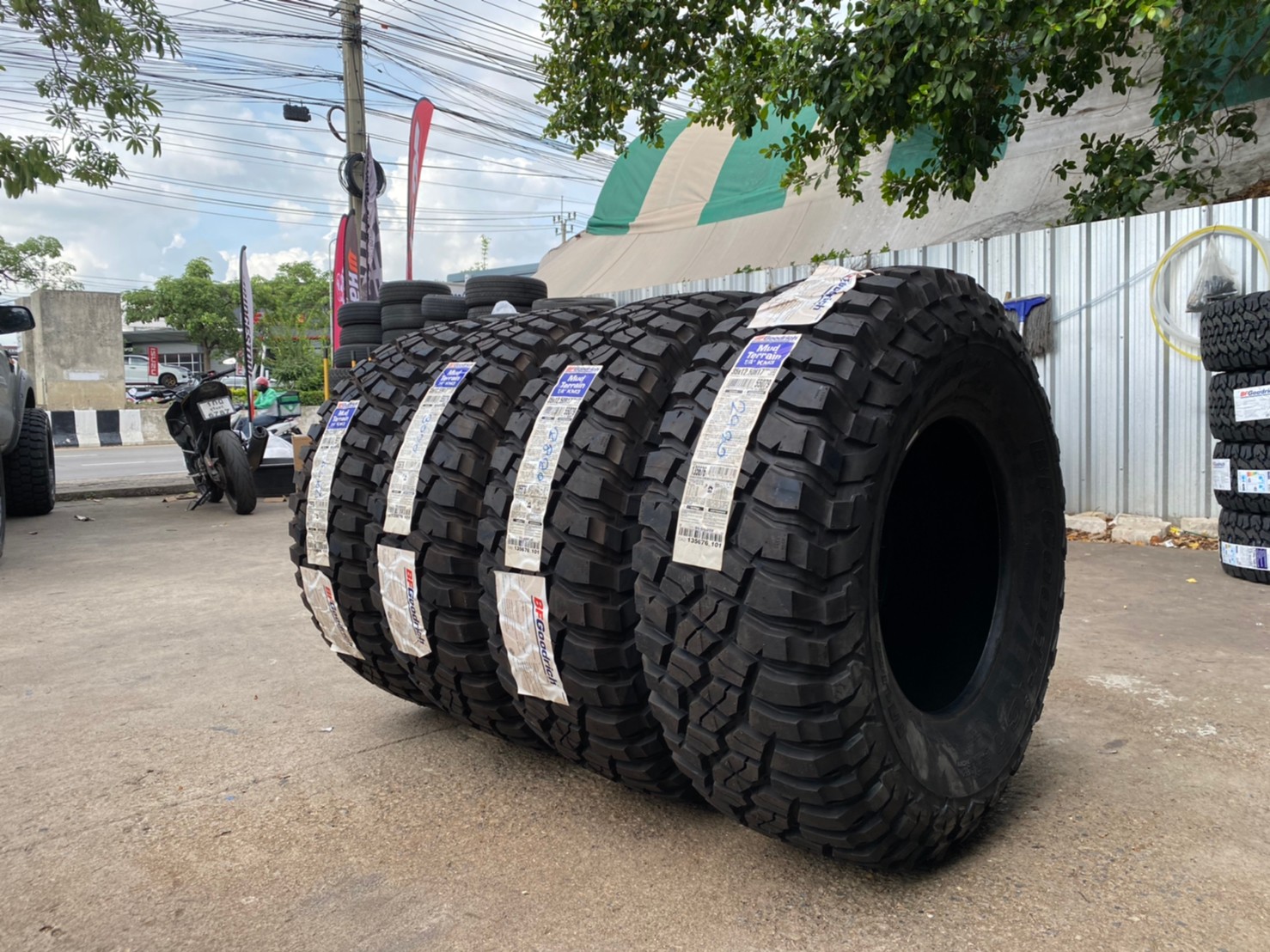 BF GOODRICH KM3 35X12.5R17 ราคาถูก ต้อง STEP9 เท่านั้น