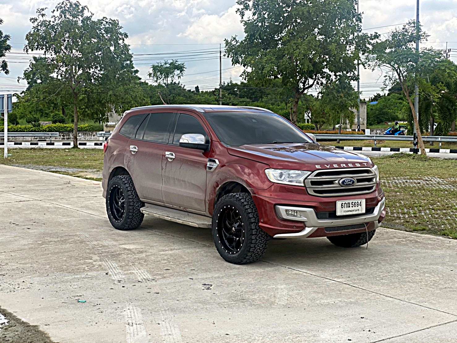 FORD EVEREST แต่งออฟโรดแบบไม่ยก