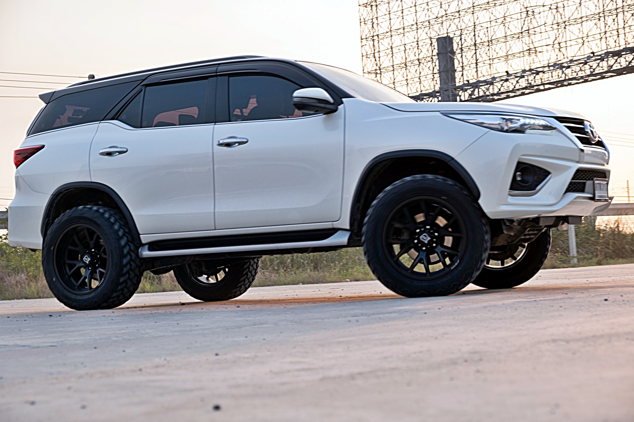 TOYOTA FORTUNER ทรงเมกาที่ STEP9
