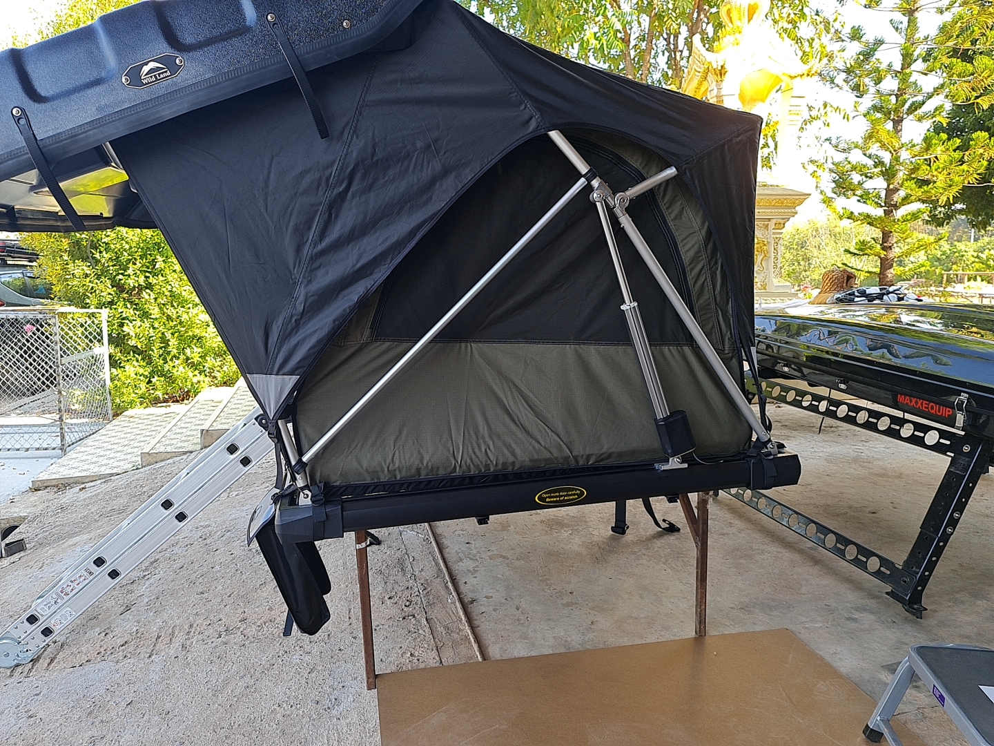 WILDLAND Pathfinder Pro II - MaxX Equip เต็นท์หลังคารถ ประเภทหลังคาแข็ง