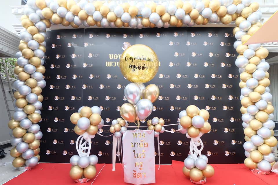 ซุ้มลูกโป่งจัดงาน Congratulations with Silver&Gold Chrome Balloon Arch